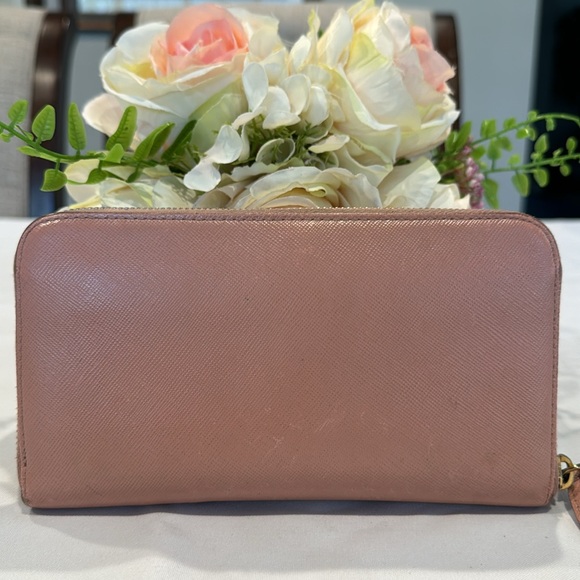 Authentic Prada zippy wallet - Picture 2 of 11